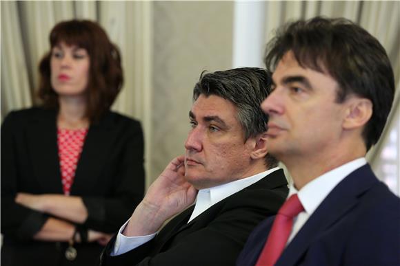 Premijer Milanović i ministri Grčić i Hajdaš Dončić predstavili projekt prometnog povezivanja juga Hrvatske