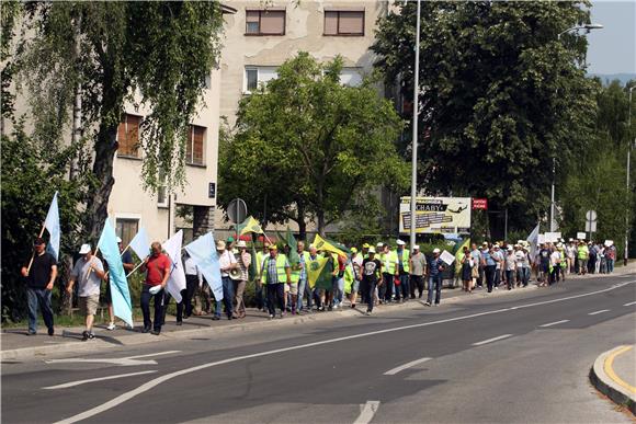 Prosvjed sindikata željezničara ispred Ministarstva pomorstva, prometa i infrastrukture