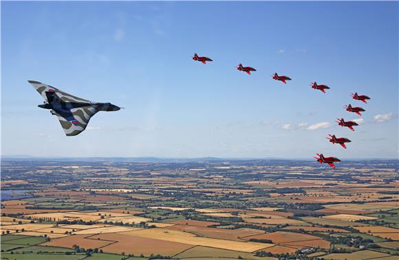 BRITAIN V BOMBER AVRO VULCAN LAST FLIGHT