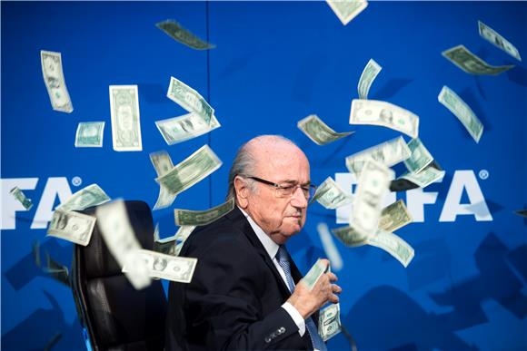 Blatter ide u novinare