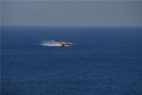 Army putting out wildfires on Peljesac peninsula