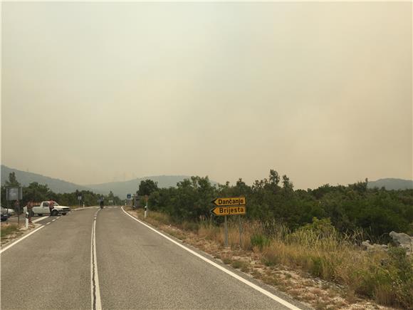 Pelješac: kuće u Zabrđu obranjene, situacija se malo primirila