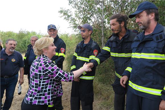 Predsjednica Grabar-Kitarović obišla istarske vatrogasce