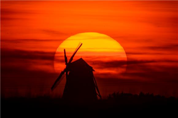 HUNGARY SUNSET