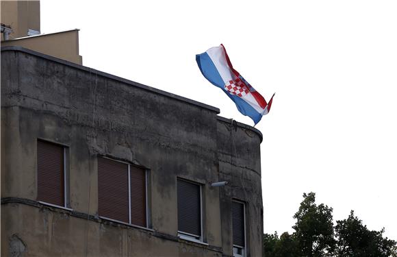 Građani izvjesili zastave povodom Dana pobjede i domovinske zahvalnosti