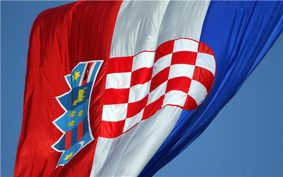 U Vukovaru zapaljena hrvatska zastava