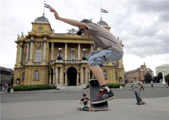 Lexus predstavio lebdeći skateboard