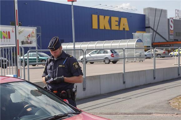 Dvoje ljudi ubijeno nožem u IKEA-i u Švedskoj