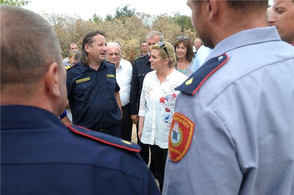 Predsjednica Grabar-Kitarović obišla opožarena područja na Korčuli i Pelješcu