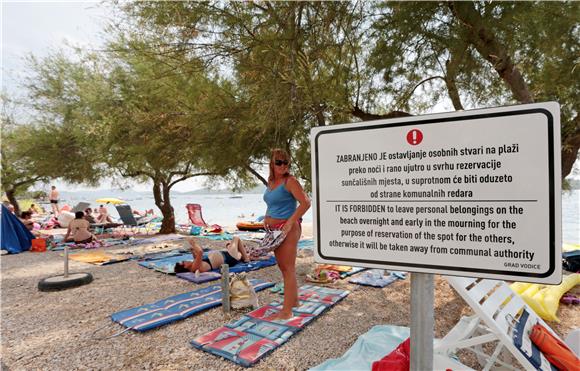 Dalmatinski gradovi protiv besplatne rezervacije mjesta na plažama ručnicima 