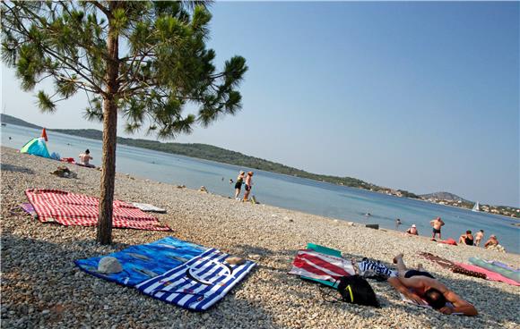 Dalmatinski gradovi protiv besplatne rezervacije mjesta na plažama ručnicima 