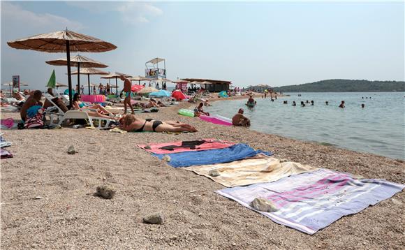 Dalmatinski gradovi protiv besplatne rezervacije mjesta na plažama ručnicima 