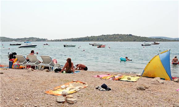 Dalmatinski gradovi protiv besplatne rezervacije mjesta na plažama ručnicima 