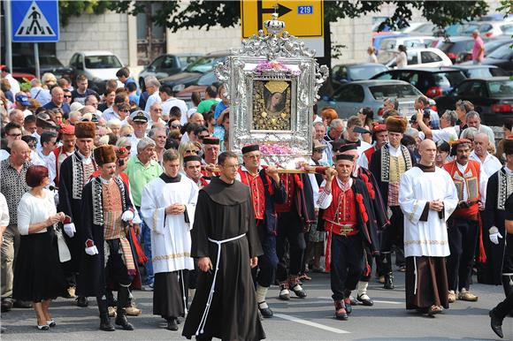 Sinj: procesija u povodu Velike Gospe 15.08.2015.