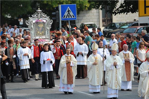 Sinj: procesija u povodu Velike Gospe 15.08.2015.