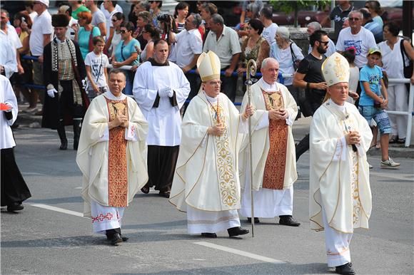 Sinj: procesija u povodu Velike Gospe 15.08.2015.