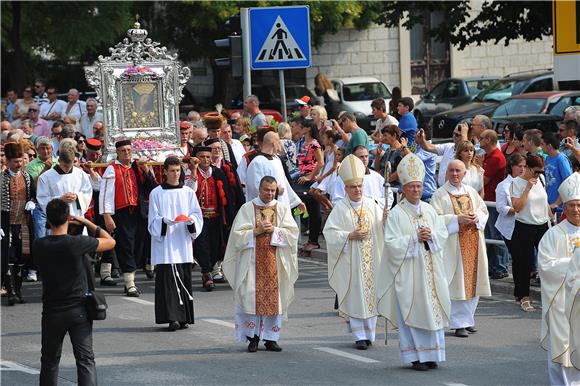 Sinj: procesija u povodu Velike Gospe 15.08.2015.