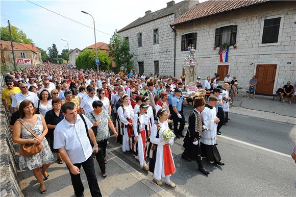 Sinj: procesija u povodu Velike Gospe 15.08.2015.