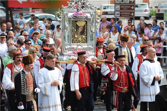 Sinj: procesija u povodu Velike Gospe 15.08.2015.