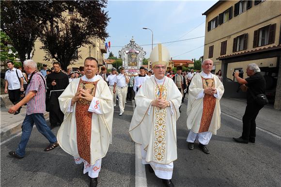 Sinj: procesija u povodu Velike Gospe 15.08.2015.