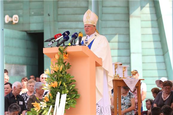 Misno slavlje u marijanskom svetištu Gospe od Utočišta u Aljmašu