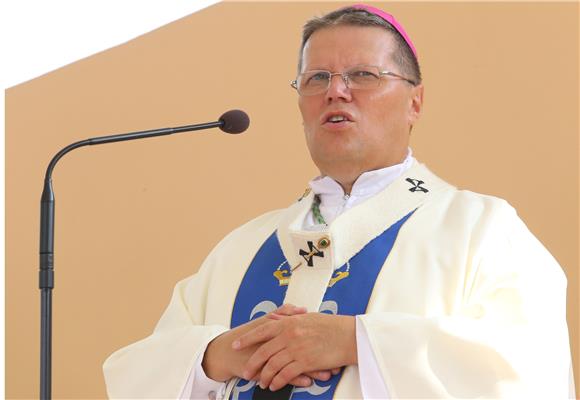 Misno slavlje u marijanskom svetištu Gospe od Utočišta u Aljmašu 15.08.2015.