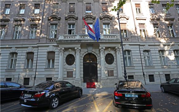 Foreign ministry says Cyrillic signs are Croatia's internal matter