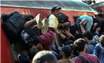 Macedonia asks for more trains to transport refugees