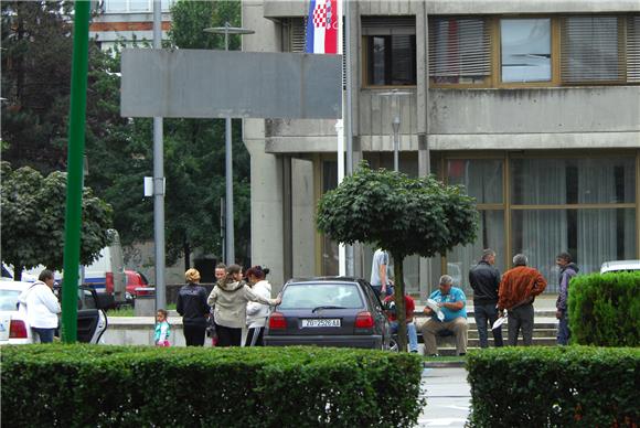 Zbog tučnjave u Oštarijama na Prekršajnom sudu 16 osoba 