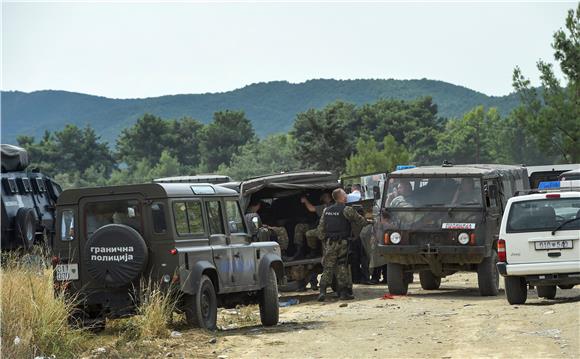 Makedonska policija potisnula migrante s granice