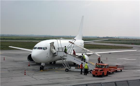 Poletio Boeing 737-300 iz Osijeka za Frankfurt