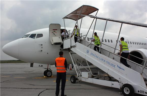 Poletio Boeing 737-300 iz Osijeka za Frankfurt