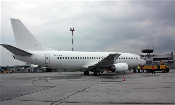 Boeing 737-300 from Osijek to Frankfurt takes off