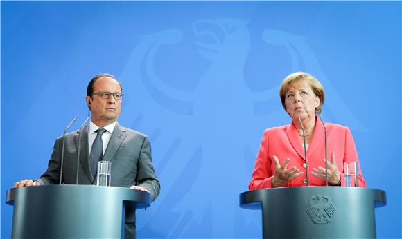 Hollande i Merkel traže ujednačen odgovor Europe