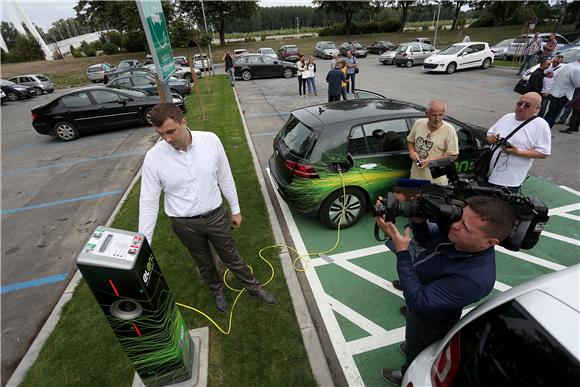 HEP u Osijeku otvorio dvije punionice za električna vozila