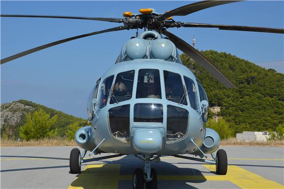 Spašena Čehinja prevezena vojnim helikopterom u Starigrad