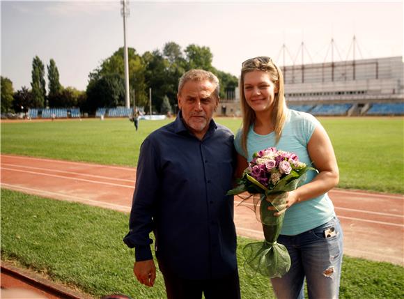 Obilazak atletskog stadiona Mladost