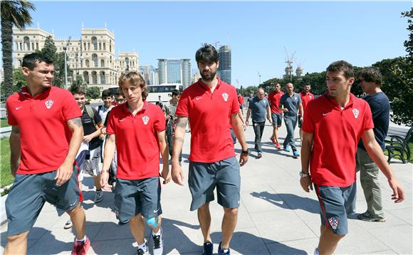 Baku: Šetnja hrvatskih nogometaša na dan utakmice Azerbajdžan - Hrvatska