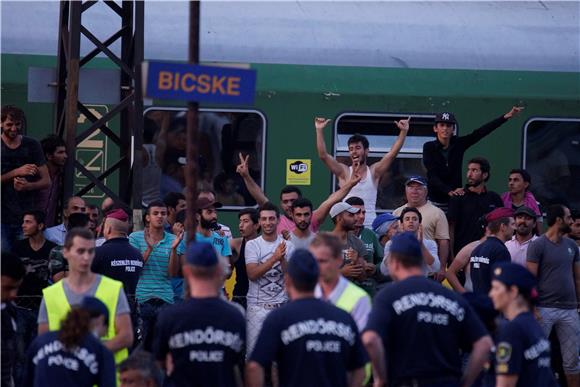 Moguća promjena rute kojom će izbjeglice ići k Europi - dužnosnik