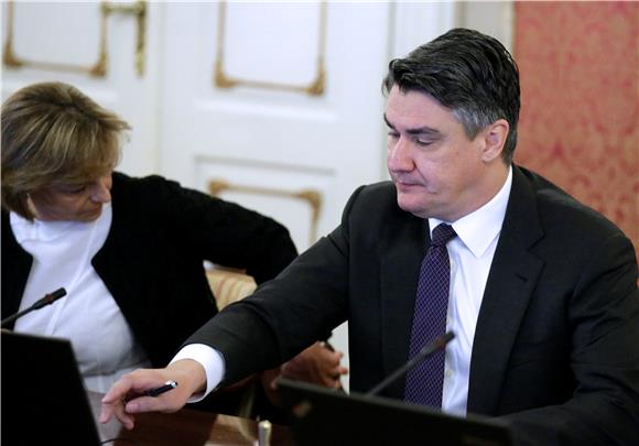 Croatian PM says refugee quotas acceptable, walls not