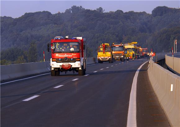 Karlovac: u sudaru tri kamiona poginuo vozač 