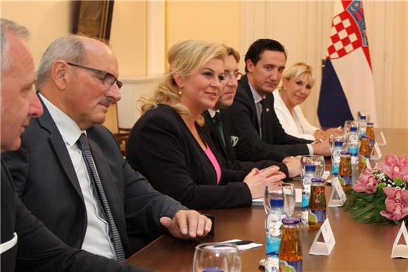 Croatian president starts three-day working visit to Bosnia