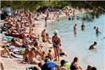 Turisti na plažama u Makarskoj u rujnu