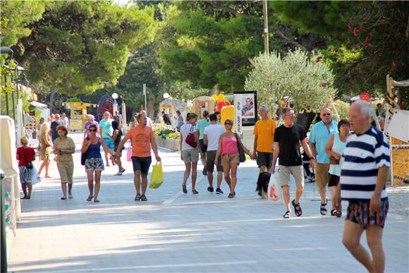 Turisti na plažama u Makarskoj u rujnu