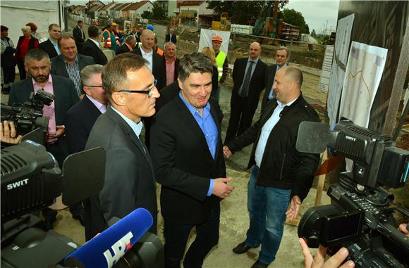 Premijer Milanović posjetio Slavonski Brod