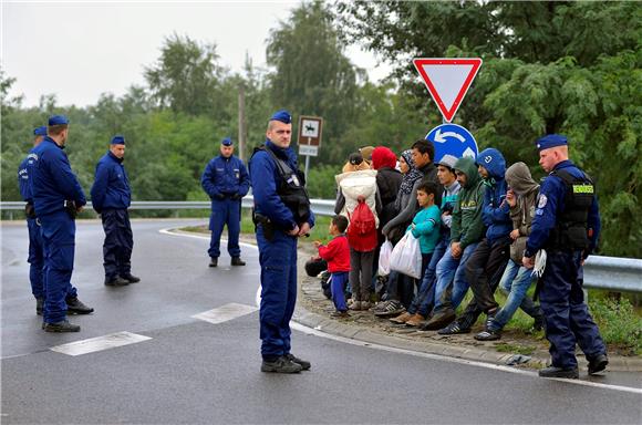 Orban kaže da će Mađarska uhititi "pobunjene" migrante