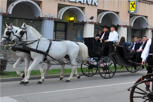 Otvorene Folklorne večeri uoči 50. Vinkovačkih jeseni