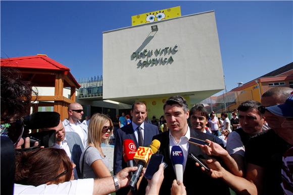 Premijer Milanović na otvaranju vrtića u Tisnom