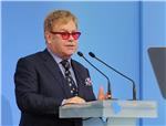 Elton John želi s Putinom razgovarati o gay pravima