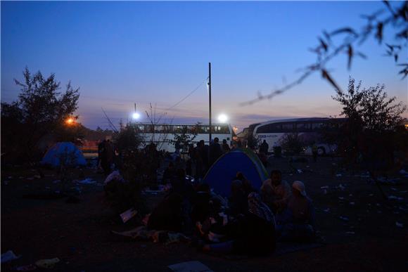 Buses in Serbia set to bring refugees to border with Croatia